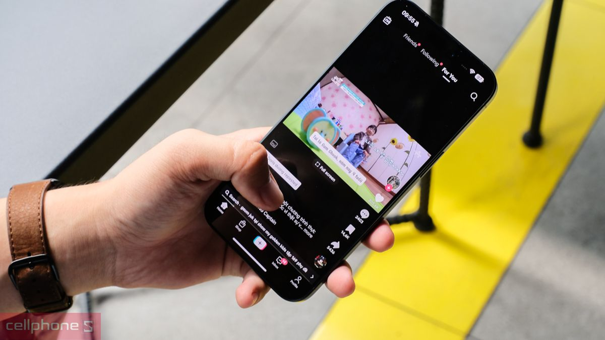 iPhone 15 Pro Max cho thời gian xem video liên tục lên đến 29 giờ