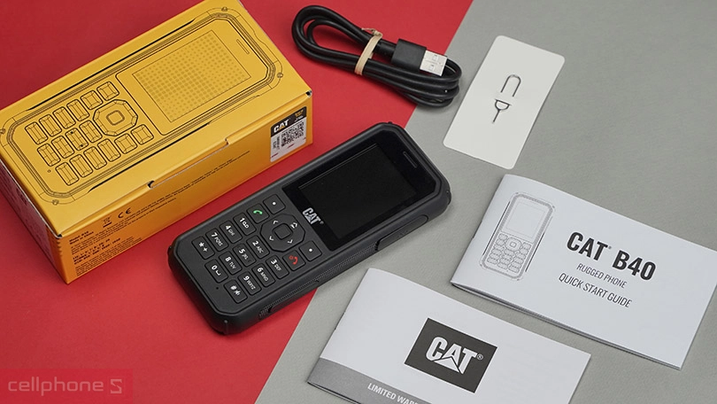 Màn hình 2.4 inch, camera 2MP tiện lợi