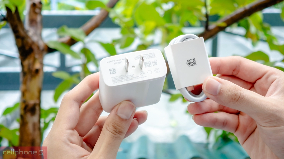 Pin 6000mAh, sạc nhanh tối ưu