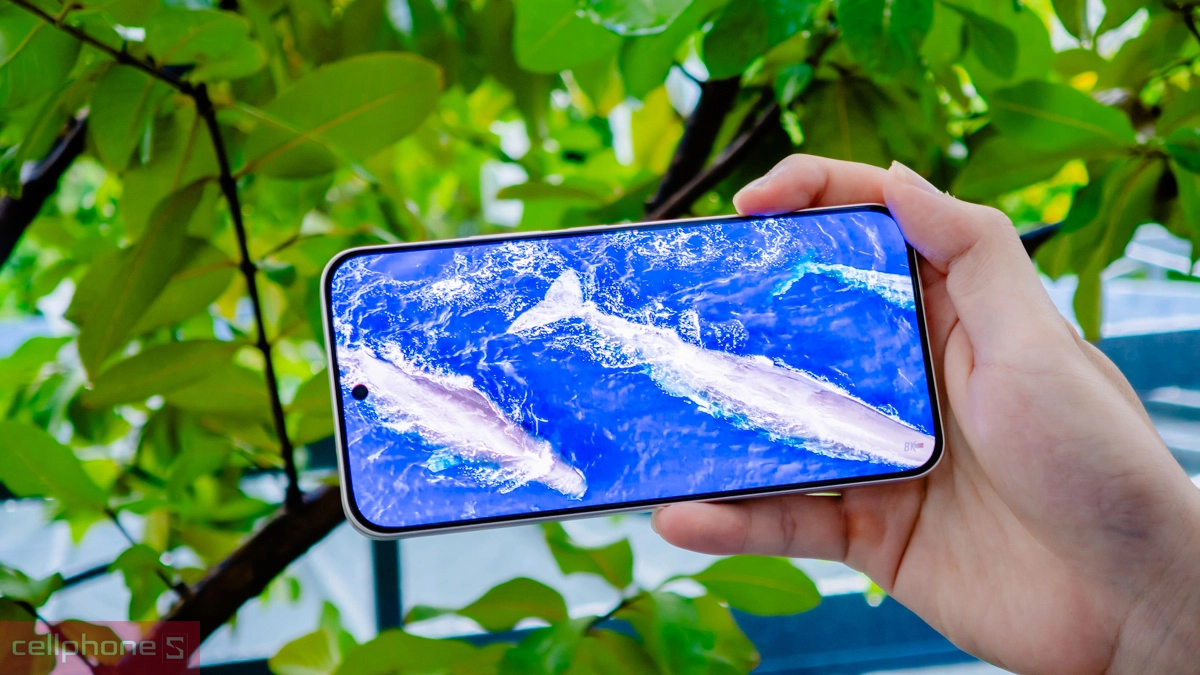 HONOR 400 áp dụng công nghệ làm mờ động, mô phỏng sự thay đổi ánh sáng tự nhiên để kích thích lưu thông máu ở mắt