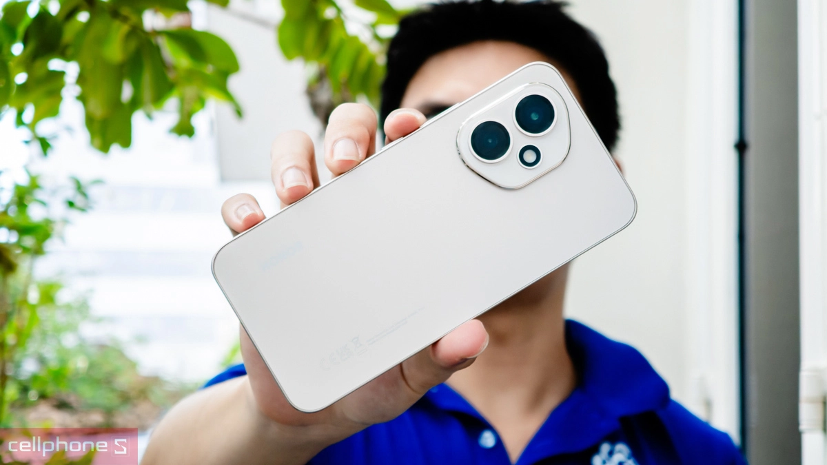 HONOR 400 mang đến ba tùy chọn màu sắc thời thượng, bao gồm Vàng sa mạc, Xanh thủy triều và Đen huyền bí