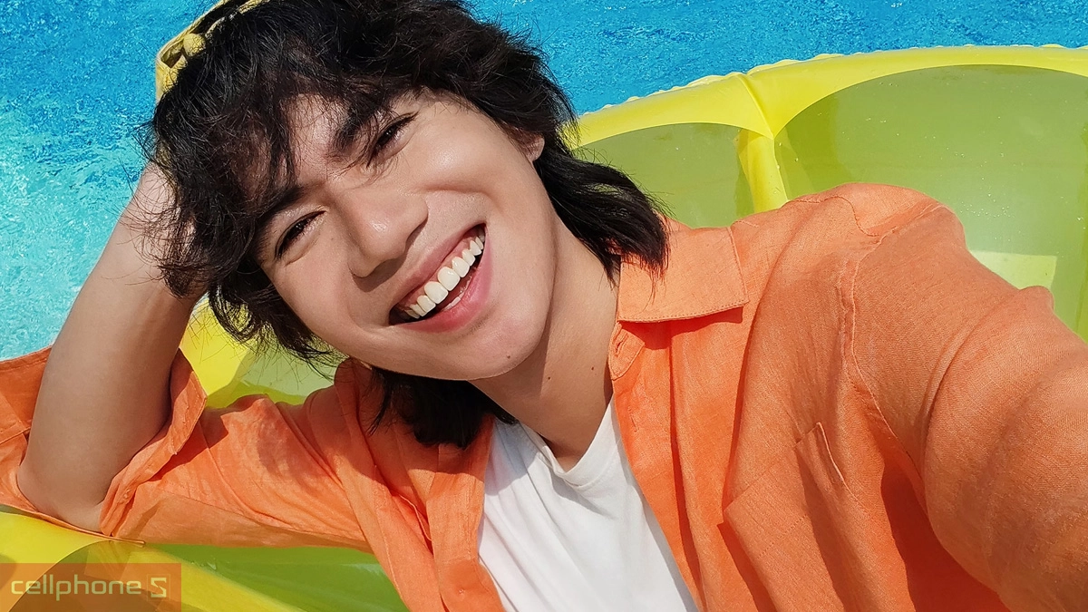 Ảnh selfie từ HONOR 400 làm nổi bật vẻ đẹp tự nhiên của khuôn mặt, da dẻ được xử lý mịn màng nhưng vẫn giữ chi tiết