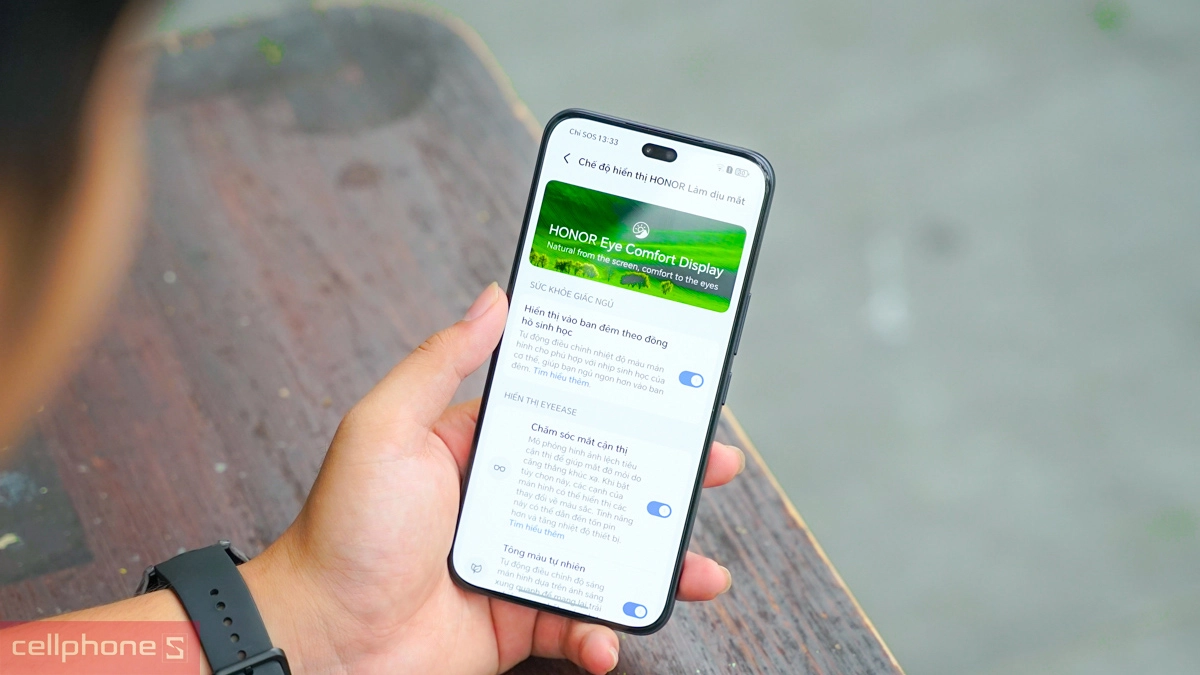 Điều chỉnh độ sáng tự động bằng hai cảm biến