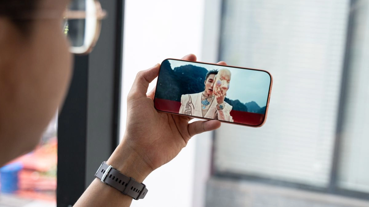 Màn hình của HONOR 600 tích hợp các công nghệ thông minh giúp bảo vệ thị lực khi sử dụng lâu