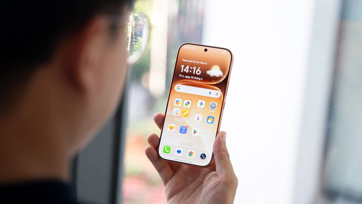 Thiết kế viền màn hình siêu mỏng giúp HONOR 600 mở rộng không gian hiển thị tối đa, mang lại trải nghiệm xem nhìn rất thoáng mắt