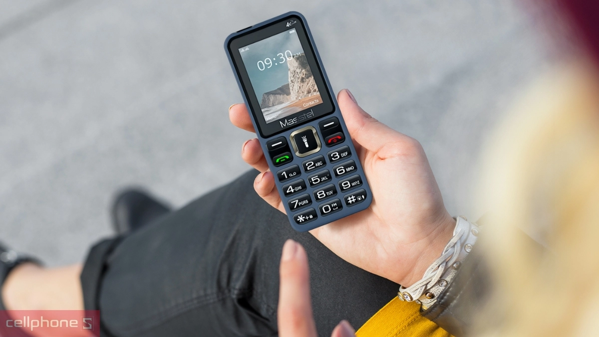 Lưu trữ đủ dùng, có hỗ trợ thẻ gắn ngoài