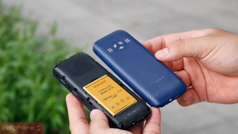 Masstel IZI 15 4G nghe gọi ổn định, pin siêu trâu