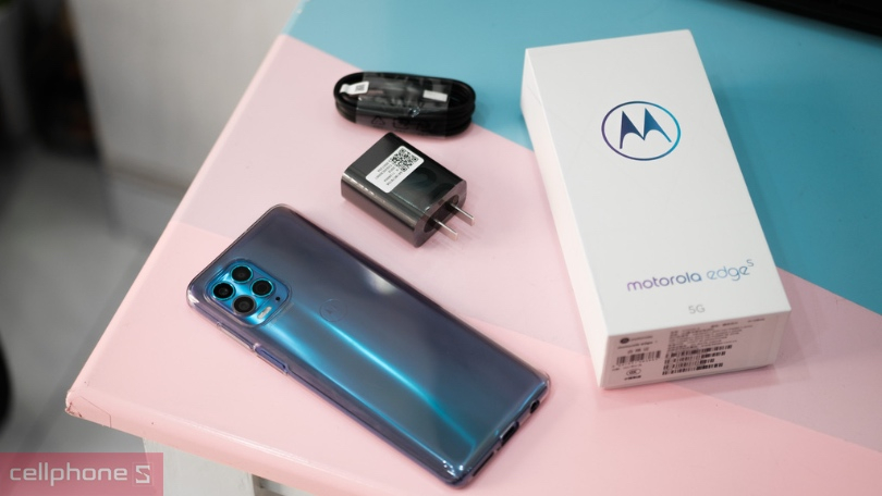 Điện thoại Motorola Edge S có giá bao nhiêu?