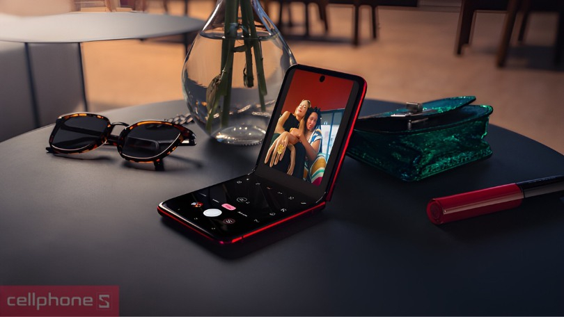 Motorola Razr 40 Ultra – Màn hình lớn, gấp gọn tiện lợi