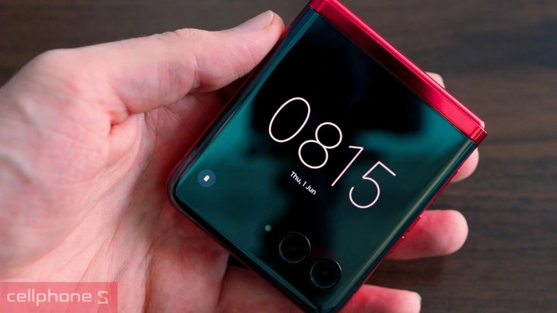 Motorola Razr 40 Ultra – Màn hình lớn, gấp gọn tiện lợi