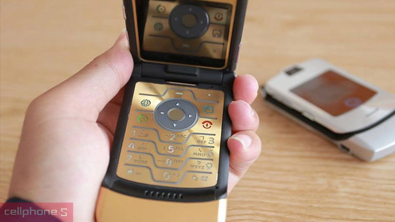 Motorola V3i - Điện thoại nắp gập sáng tạo, tinh tế