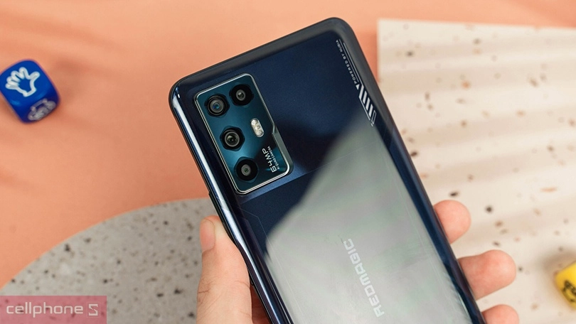 Pin dung lượng lớn, sạc nhanh siêu tốc