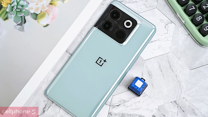 OnePlus Ace Pro - Cấu hình mạnh mẽ, sạc tốc độ