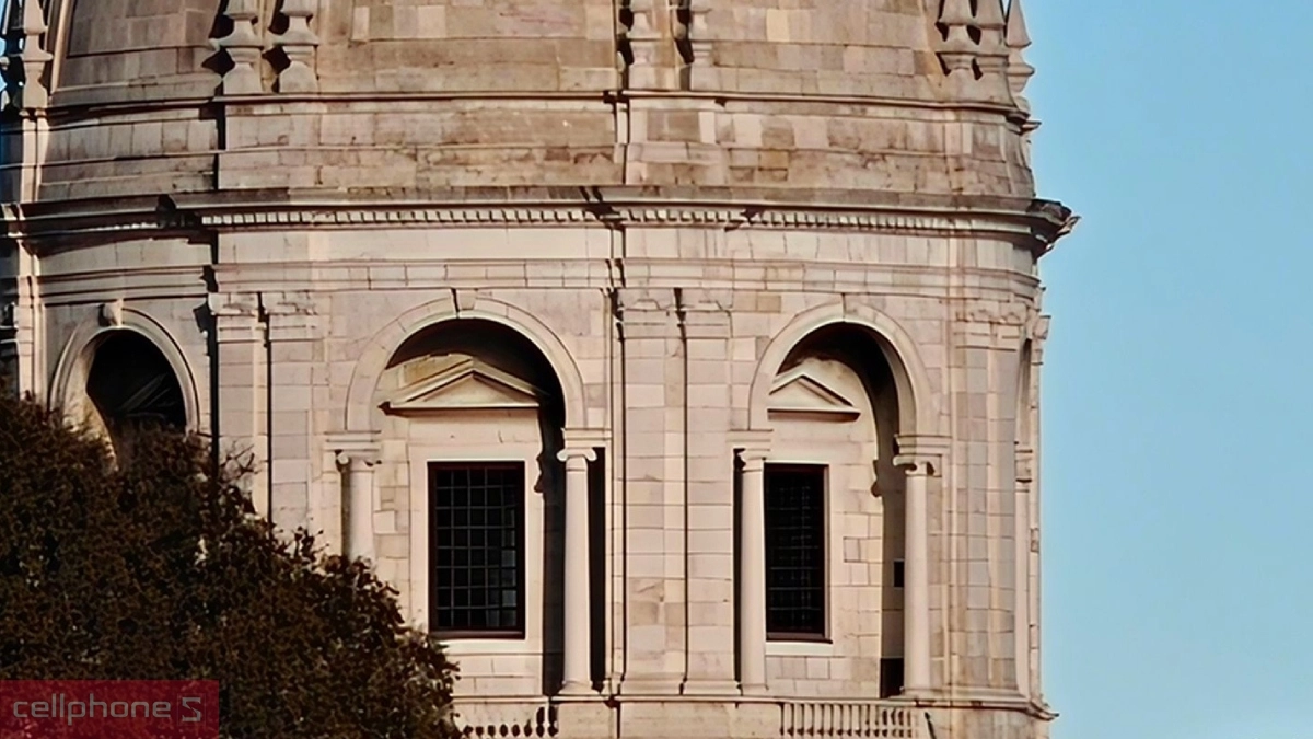 Camera OPPO Find N5 zoom viễn vọng AI chụp công trình kiến trúc từ xa sắc nét, chi tiết