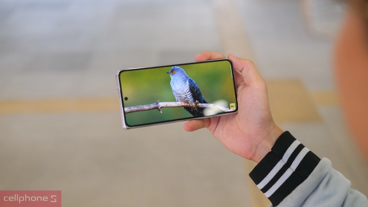 Tính năng tăng cường rõ nét AI trên OPPO Find N5 giữ chi tiết sắc nét khi zoom và chụp xa