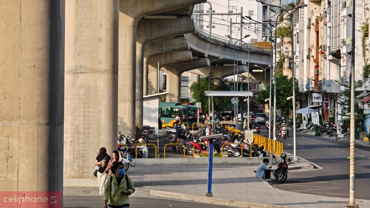 Ảnh thực tế chụp bằng camera OPPO Find N5 ngoài trời góc rộng sắc nét, màu sắc tự nhiên