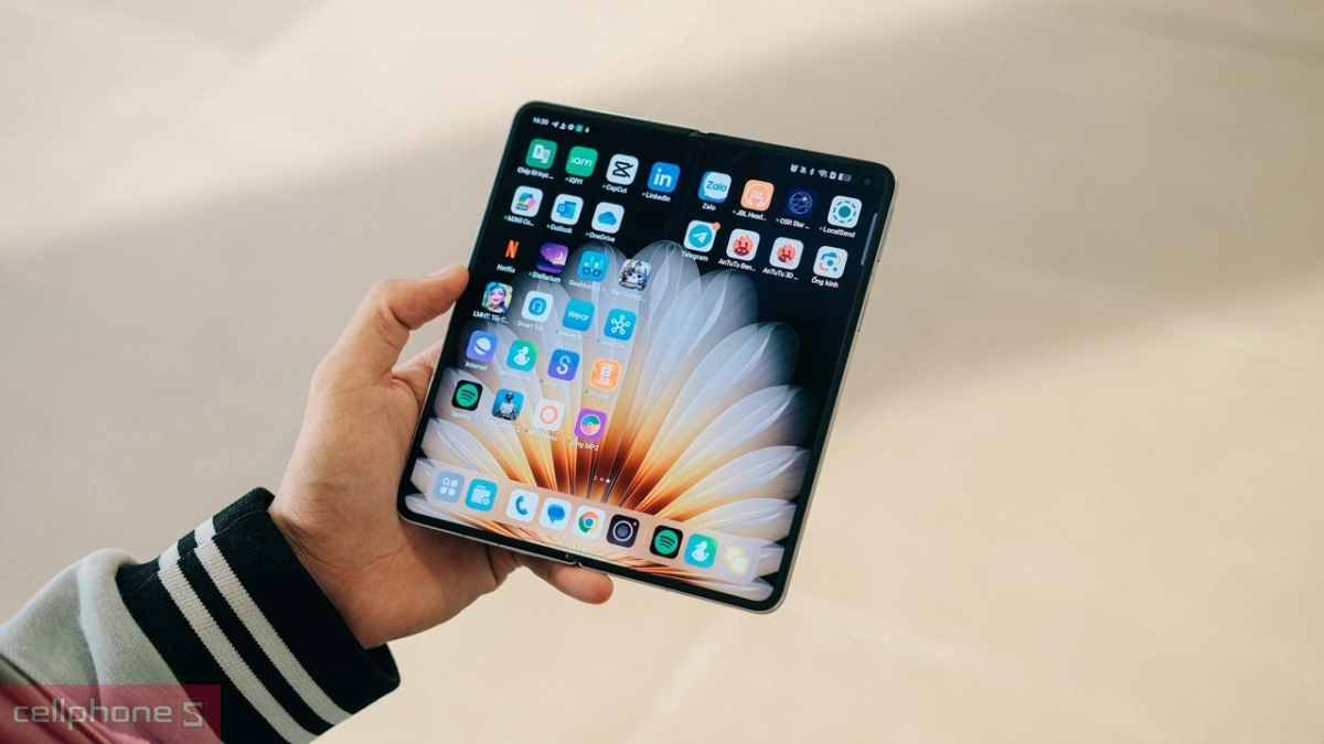 Giao diện ColorOS 15 trên màn hình trong OPPO Find N5 8.12 inch đa nhiệm mượt mà