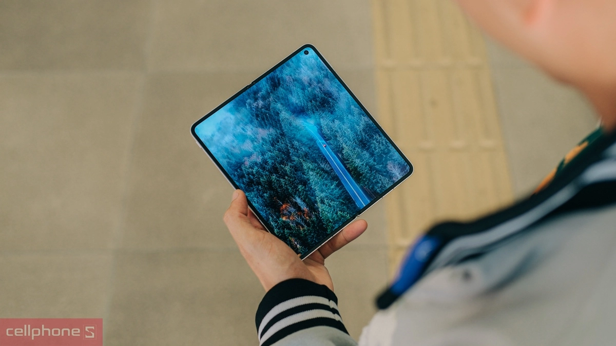 Màn hình trong OPPO Find N5 8.12 inch LTPO hiển thị sắc nét, sống động khi mở ra