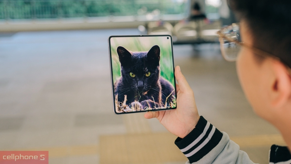 Màn hình trong OPPO Find N5 hiển thị sắc nét, sống động nhờ pin 5600mAh dùng cả ngày dài