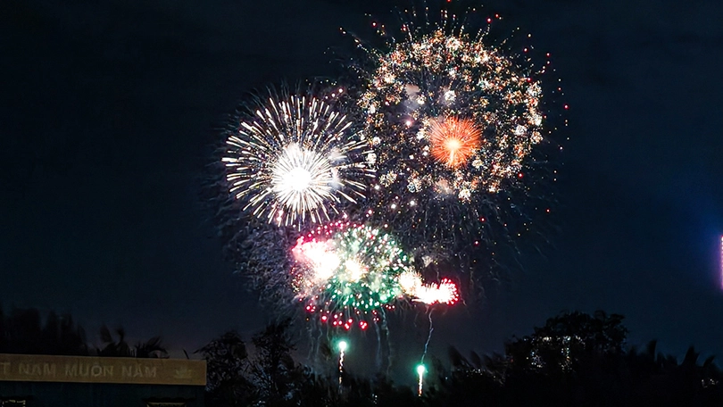 Chụp pháo hoa, góc rộng, tele 3.5X, và chụp đêm vẫn sắc nét cùng điện thoại OPPO Find X8