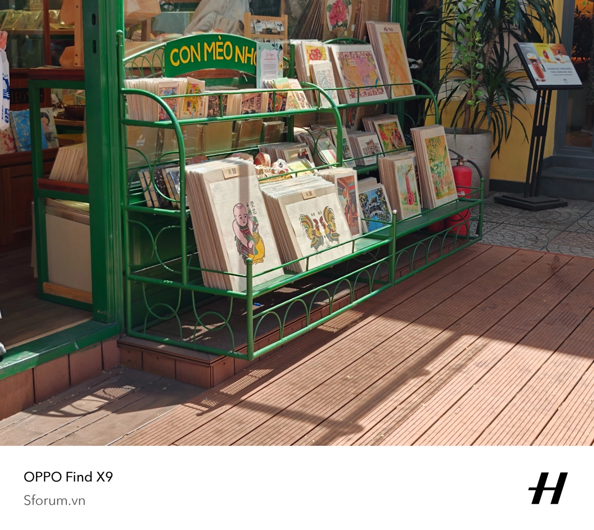 Ảnh giá sách siêu nét từ Camera Tele 2X - 3X - 6X và zoom tối đa của OPPO Find X9