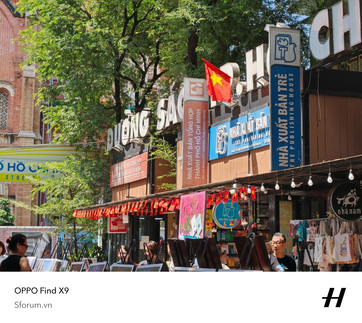 Ảnh chụp đường sách từ Camera Tele 2X - 3X - 6X và zoom tối đa của điện thoại OPPO Find X9