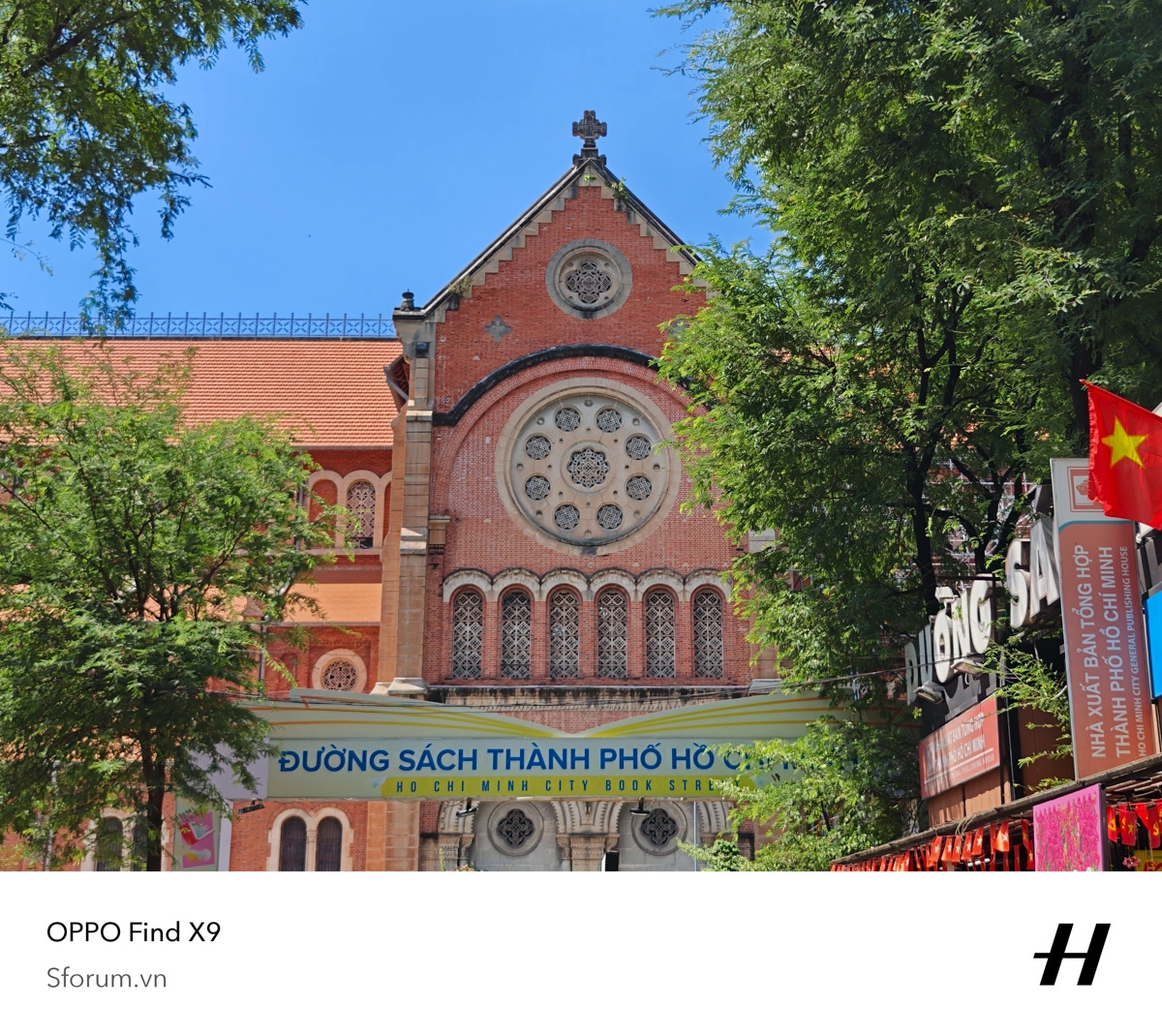 Ảnh nhà thờ Đức Bà từ Camera Tele của OPPO Find X9 và được zoom tối đa