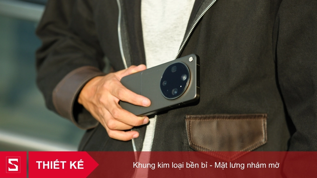 OPPO Find X9 Ultra sở hữu mặt lưng da sang trọng và khung viền kim loại chắc chắn