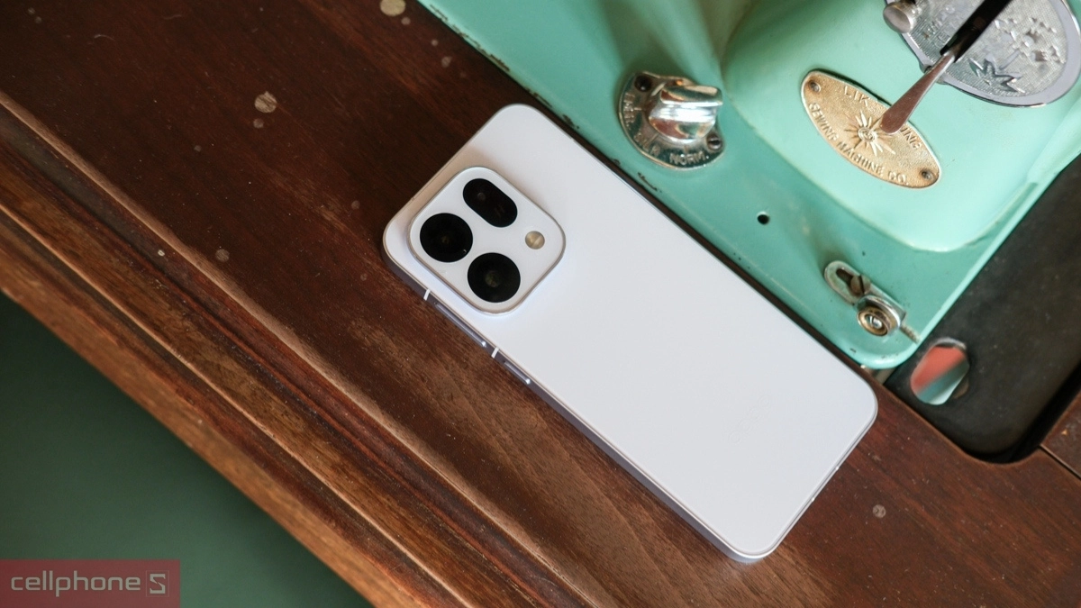 OPPO Find X9s thuộc phân khúc cao cấp với mức giá từ 24,99 triệu