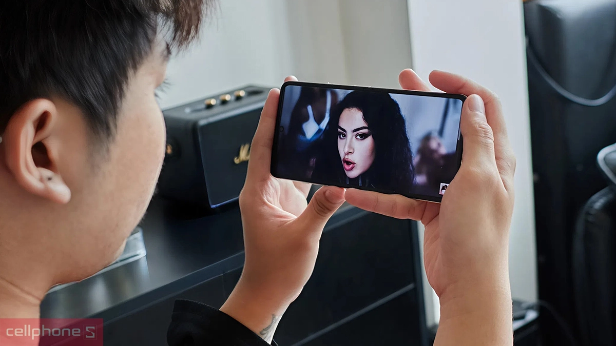 Màn hình LTPO 6.8 inch 120Hz với công nghệ bảo vệ mắt