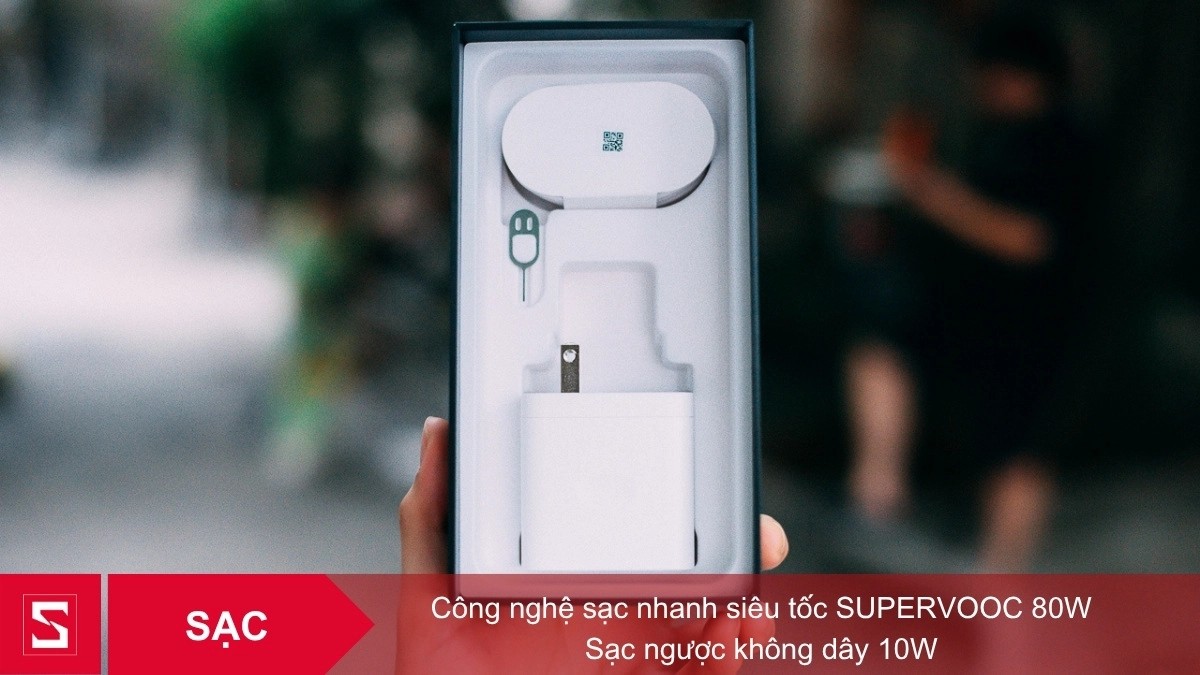 Bộ sạc nhanh SuperVOOC 80W và cáp sạc chính hãng đi kèm trong hộp OPPO Find X9s