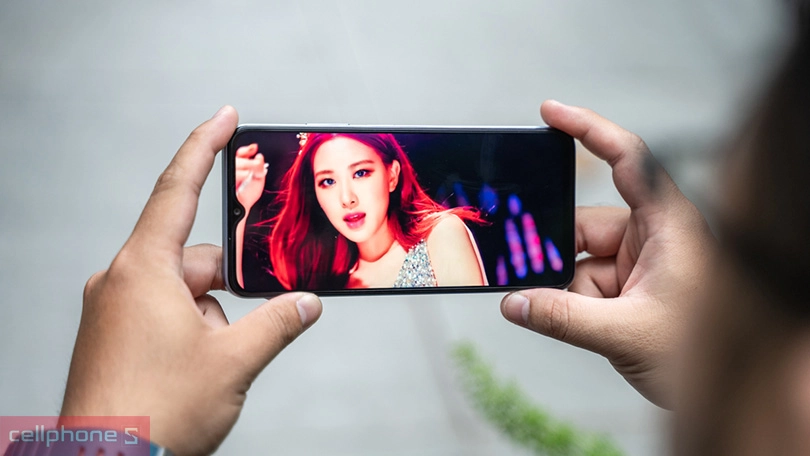 Màn hình giải trí lớn, hiển thị chân thực