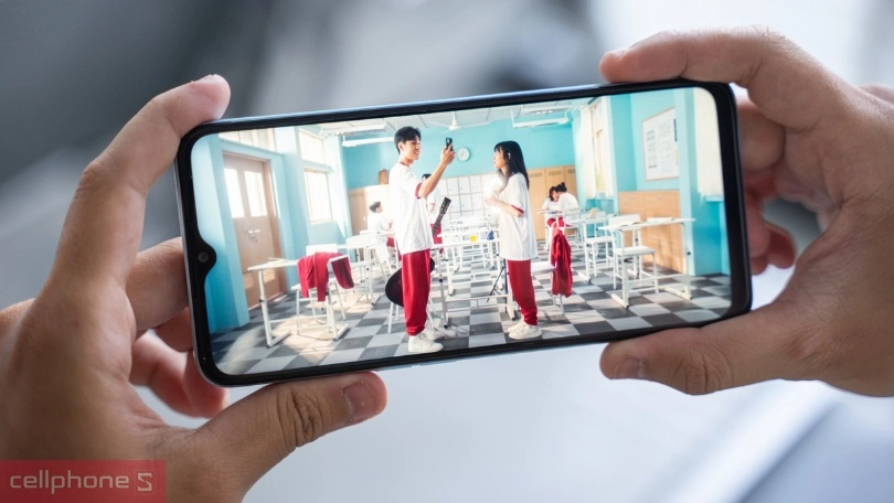 OPPO A77s hiển thị sắc nét với màn hình IPS LCD 6.56 inch