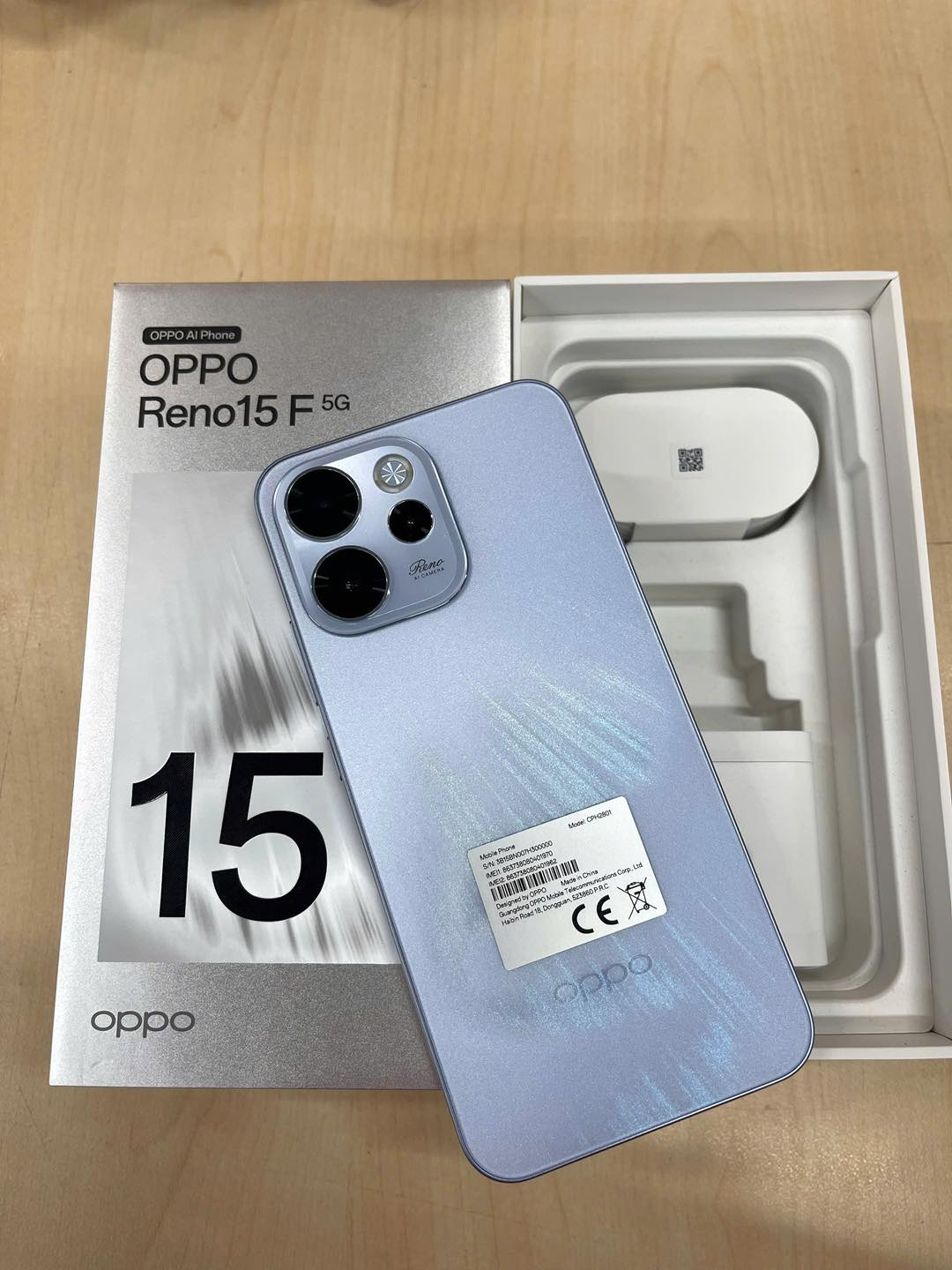 Bộ sản phẩm OPPO Reno15 F 5G trong hộp Bộ sản phẩm OPPO Reno15 F 5G trong hộp