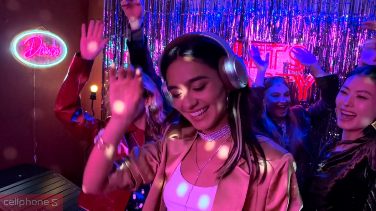 OPPO Reno14 chụp thiếu sáng