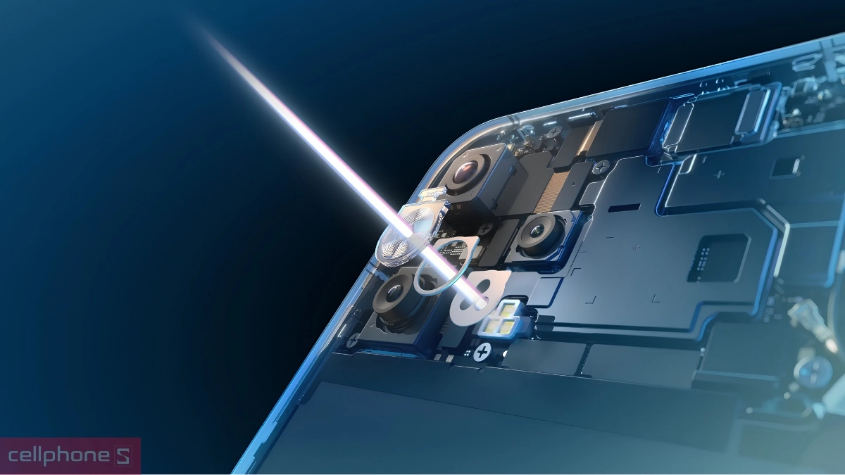 OPPO Reno14 5G trang bị cụm 3 đèn Flash hỗ trợ chụp đêm