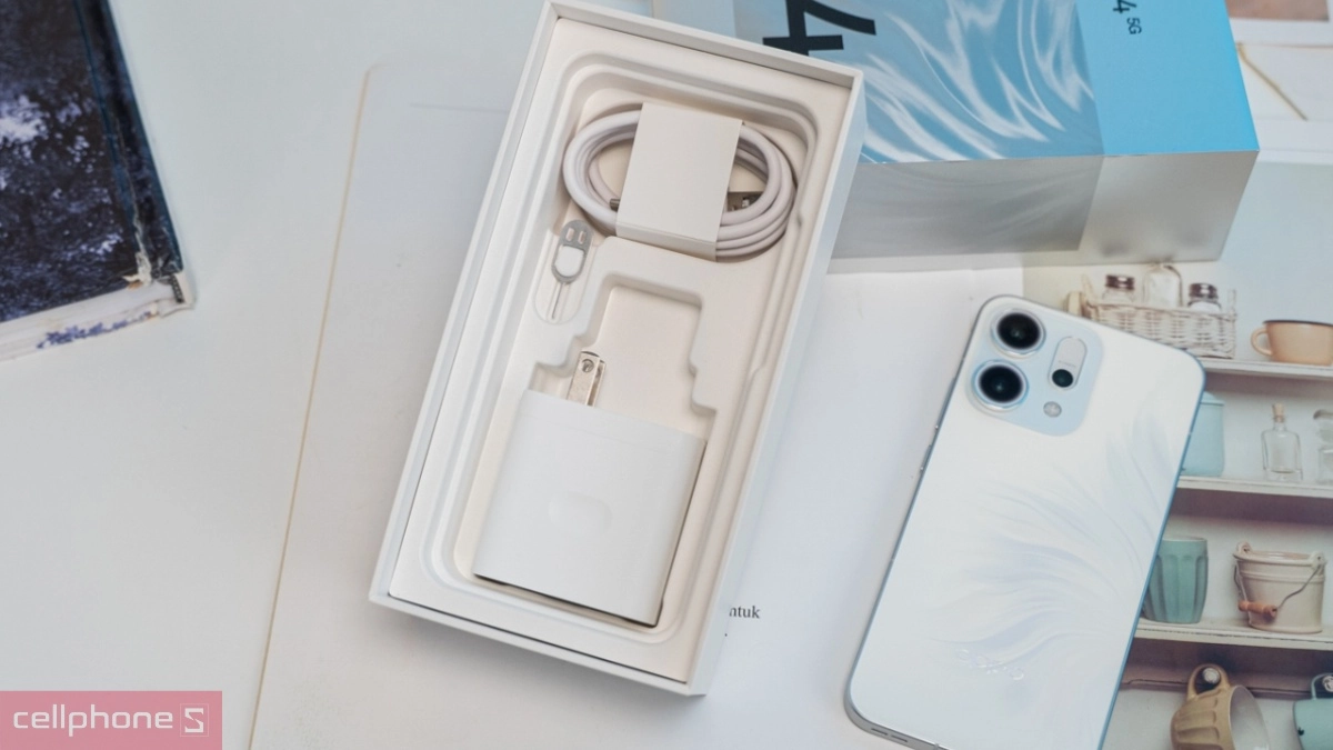OPPO Reno14 5G đi kèm củ sạc và phụ kiện trong hộp