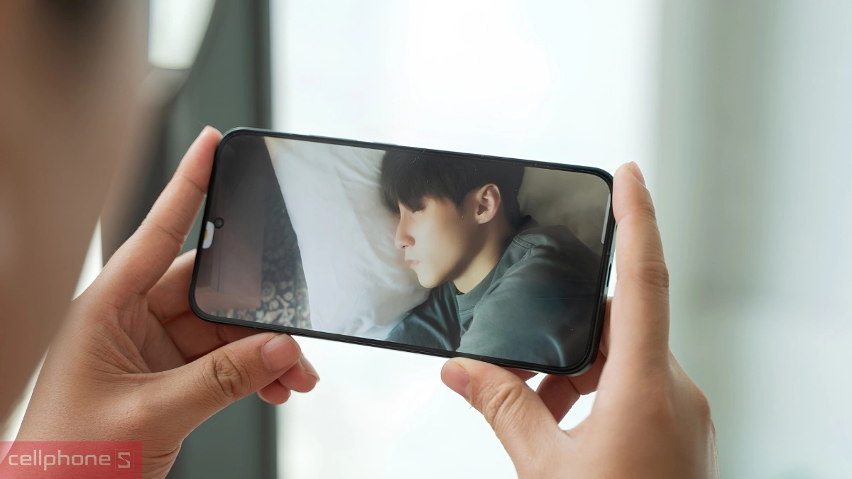 OPPO Reno14 5G trang bị màn hình 120Hz thích ứng với viền siêu mỏng
