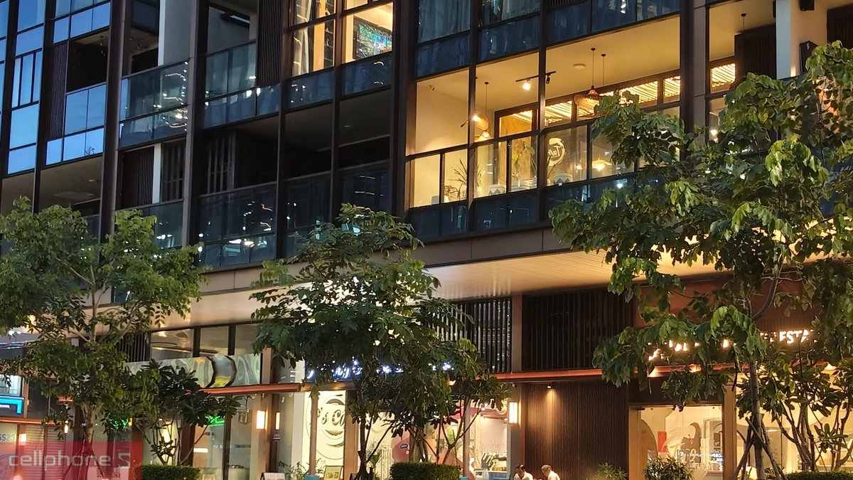 Ảnh chụp thực tế ban đêm OPPO Reno14 F