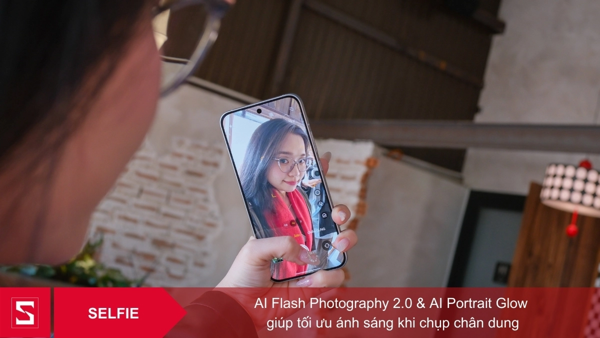 Selfie trên Reno 15 với ống kính trước siêu rộng, mang đến góc nhìn 0.6x giúp thu trọn cả khung cảnh mà không cần gậy tự sướng