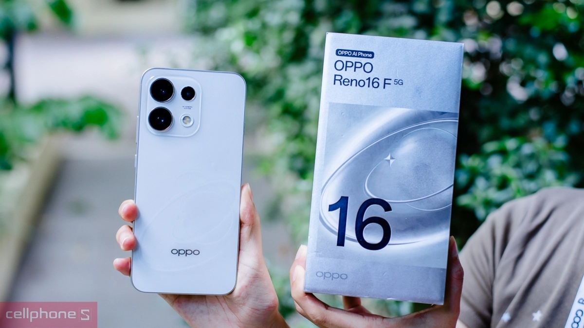 Khách hàng trải nghiệm và nhận tư vấn quà tặng khi đặt mua OPPO reno 16F tại CellphoneS Khách hàng trải nghiệm và nhận tư vấn quà tặng khi đặt mua OPPO reno 16F tại CellphoneS
