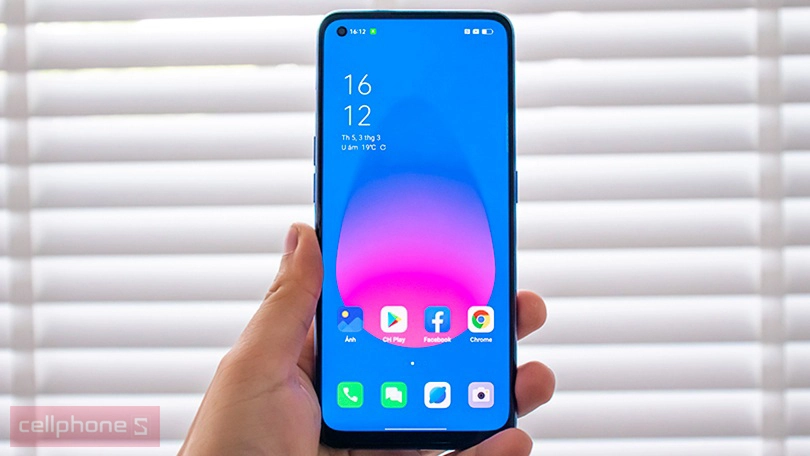 Màn hình 6,43 inch kích thước lớn, hiển thị rõ nét