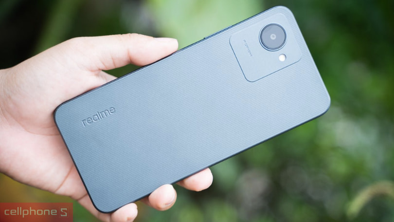 Thiết kế Reamle đẹp, trọng lượng máy nhẹ