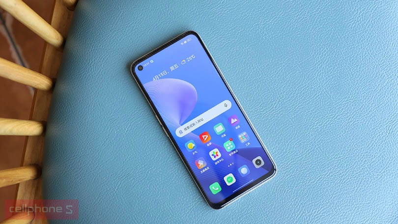 Màn hình đục lỗ với công nghệ OLED tân tiến, chất lượng Full HD+ hiển thị cực tốt