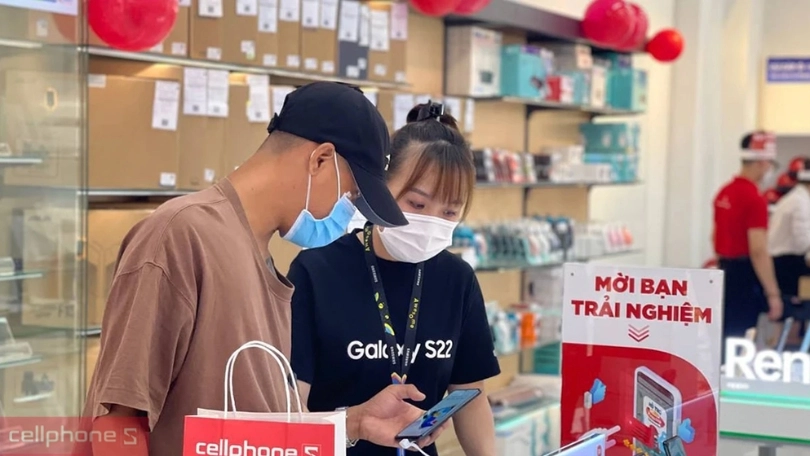 Trải nghiệm kiểm tra máy tại cửa hàng trước khi mua