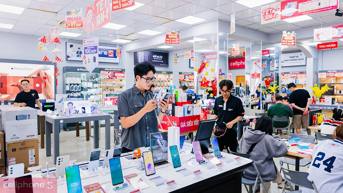 Nên mua Samsung xách tay hay chính hãng tại CellphoneS