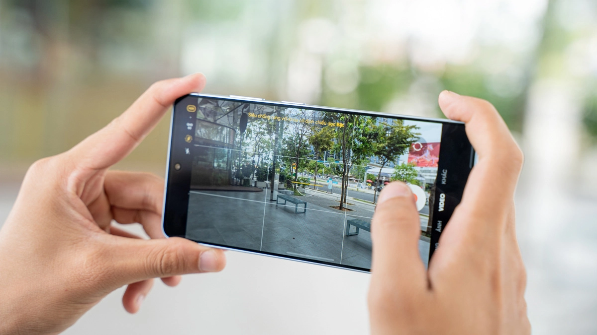 camera Samsung, thiết kế màn hình máy