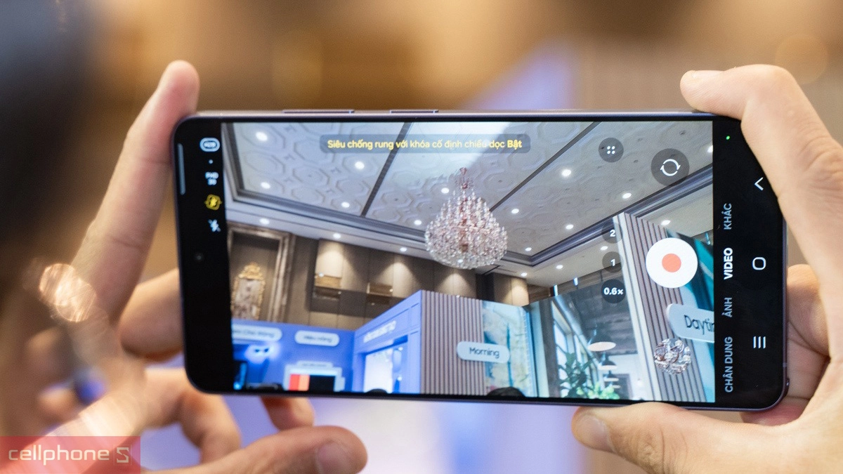 Camera: Công nghệ mắt thần bóng đêm 