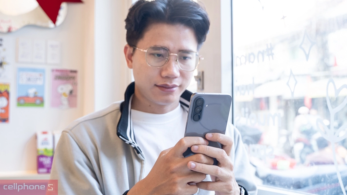 Samsung Galaxy A57 tại CellphoneS được hỗ trợ trải nghiệm trực tiếp tại cửa hàng 