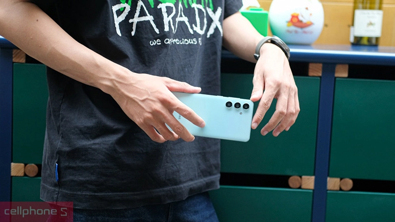 Thiết kế điện thoại Samsung M cũ